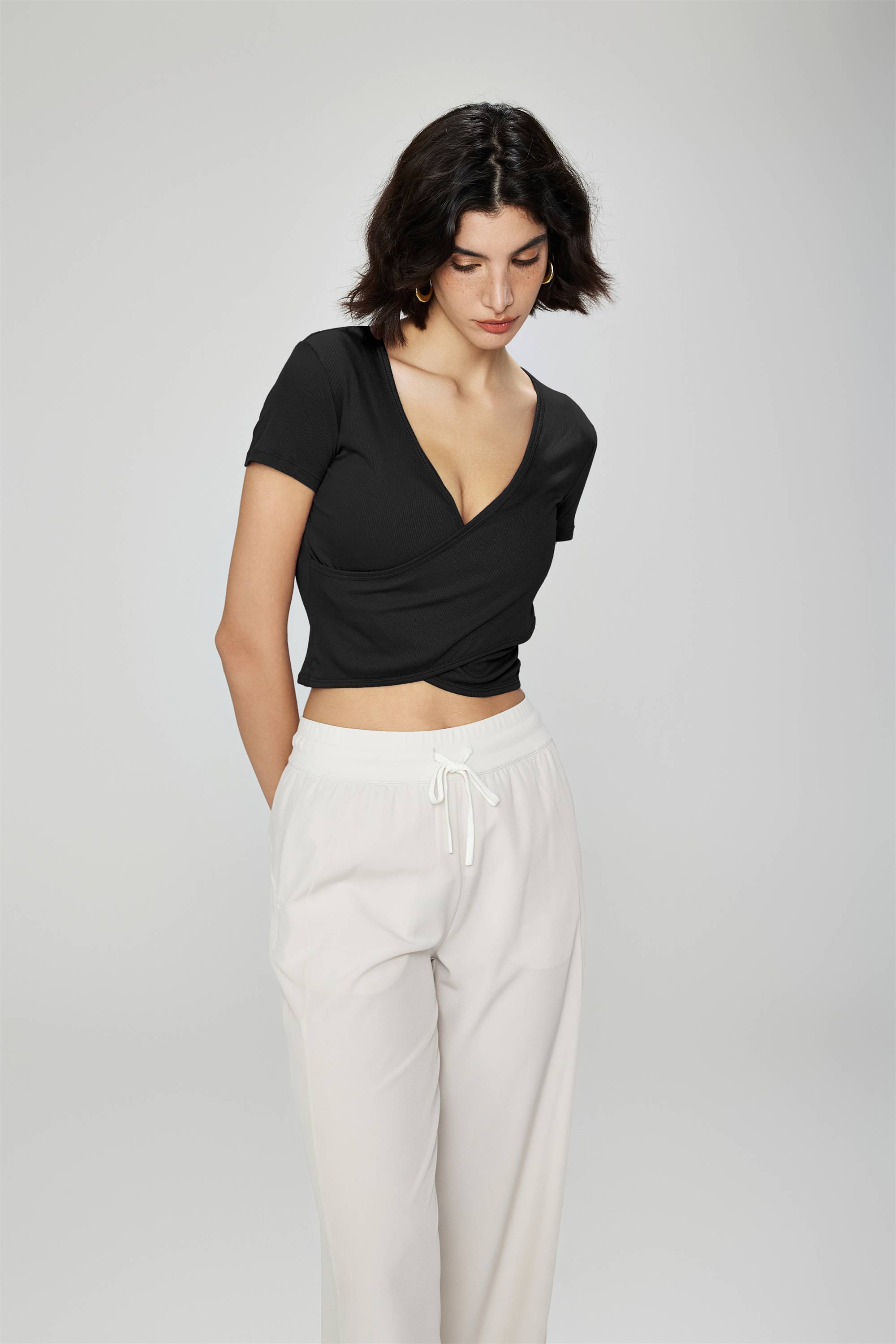 V-Neck Cropped Short Sleeve Sports Top