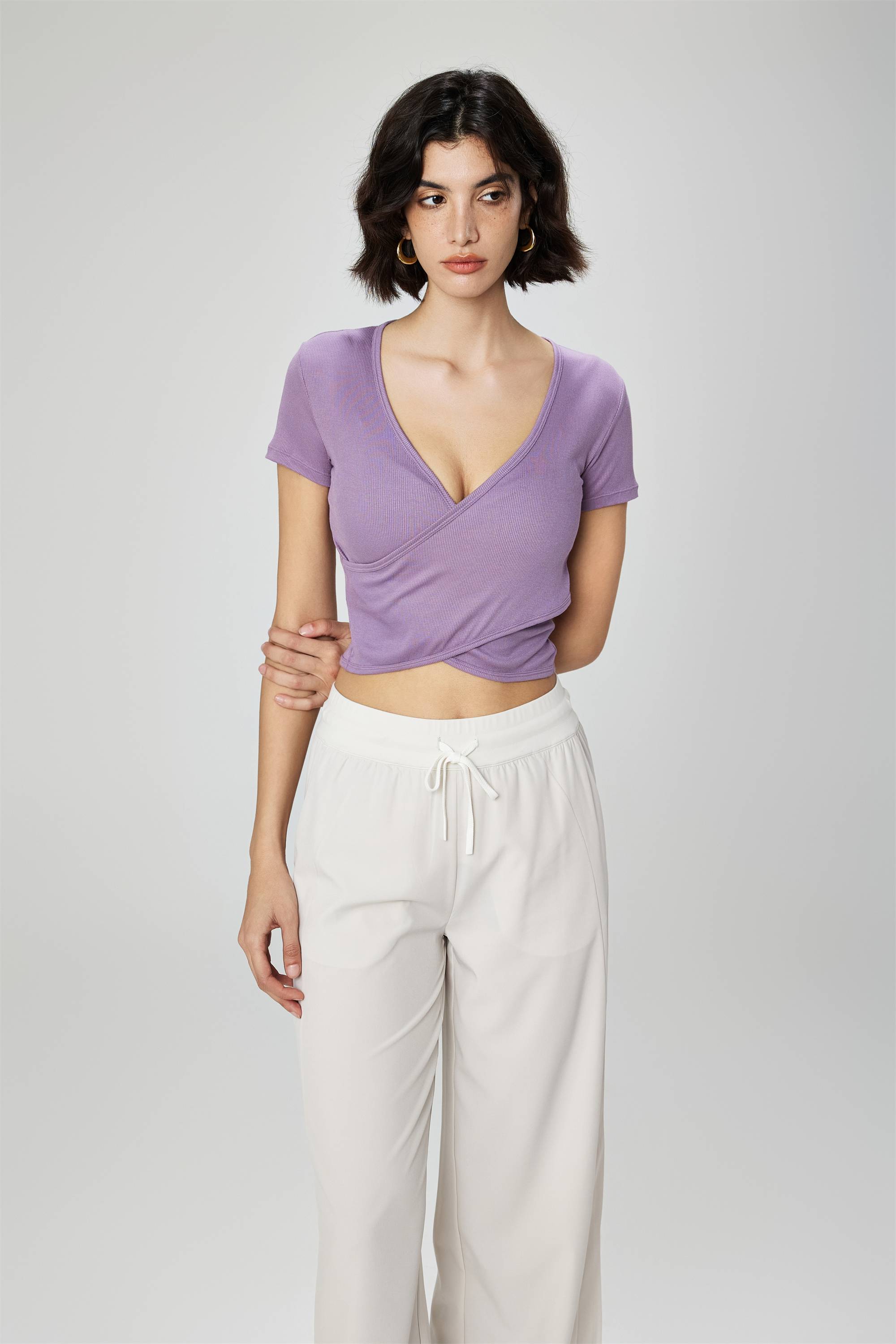 V-Neck Cropped Short Sleeve Sports Top